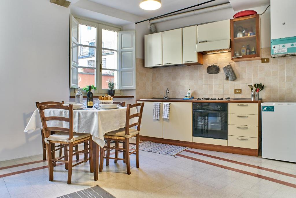 Tranquillo bilocale in centro – Lucca